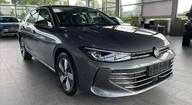 Gebraucht VW Passat Business 150 PS (110 kW) 2025 Grau metallic Kombi