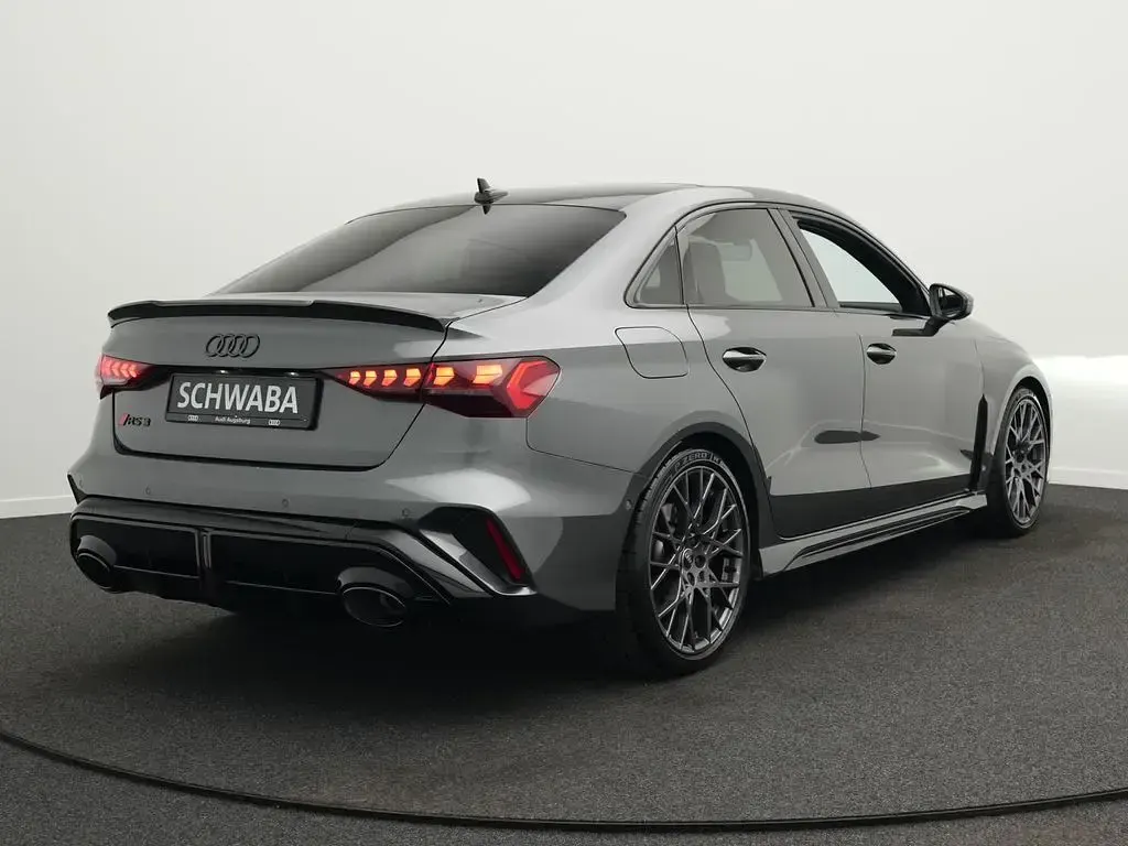 Gebraucht Audi RS3 Ambiente 400 PS (294 kW) 2025 Grau Limousine