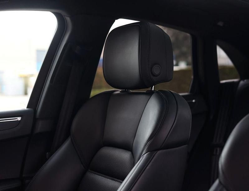 Gebraucht Porsche Macan 245 PS (180 kW) 2020 Rot SUV