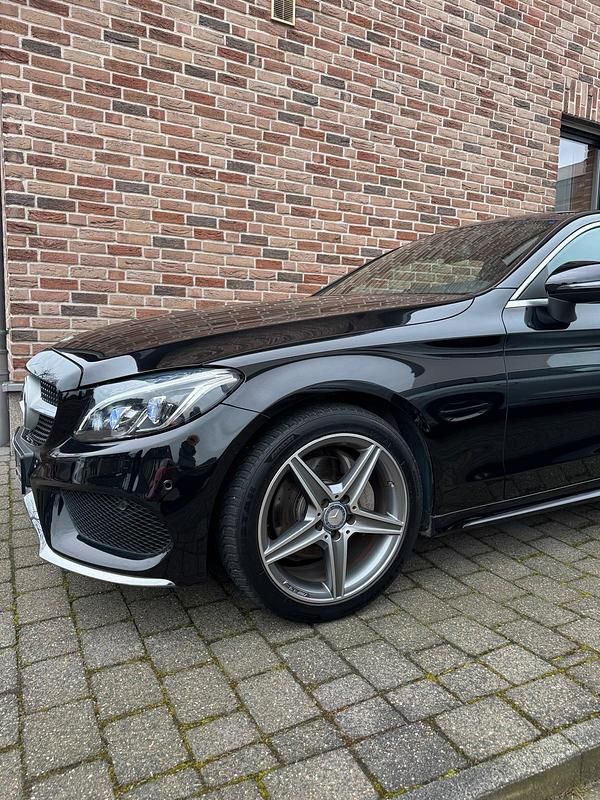 Gebraucht Mercedes C180 AMG 156 PS (114 kW) 2016 Schwarz Coupé