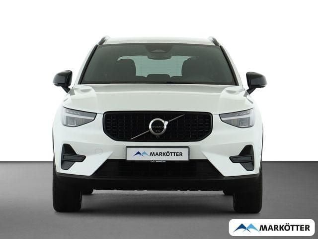 Neu Volvo XC40 Plus 163 PS (119 kW) 2026 Weiß SUV