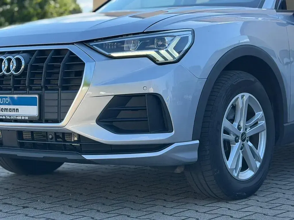 Gebraucht Audi Q3 Ambiente 150 PS (110 kW) 2023 Florettsilber metallic (metallic) SUV