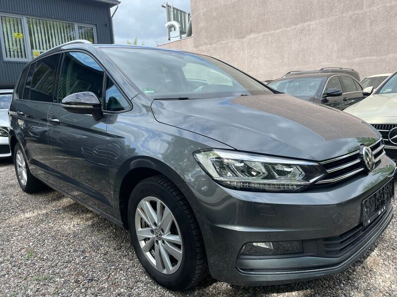 Grau Gebraucht 2019 VW Touran IQ Drive Van / Kleinbus | 15.500 € (Guter Preis) - Bild 1/4