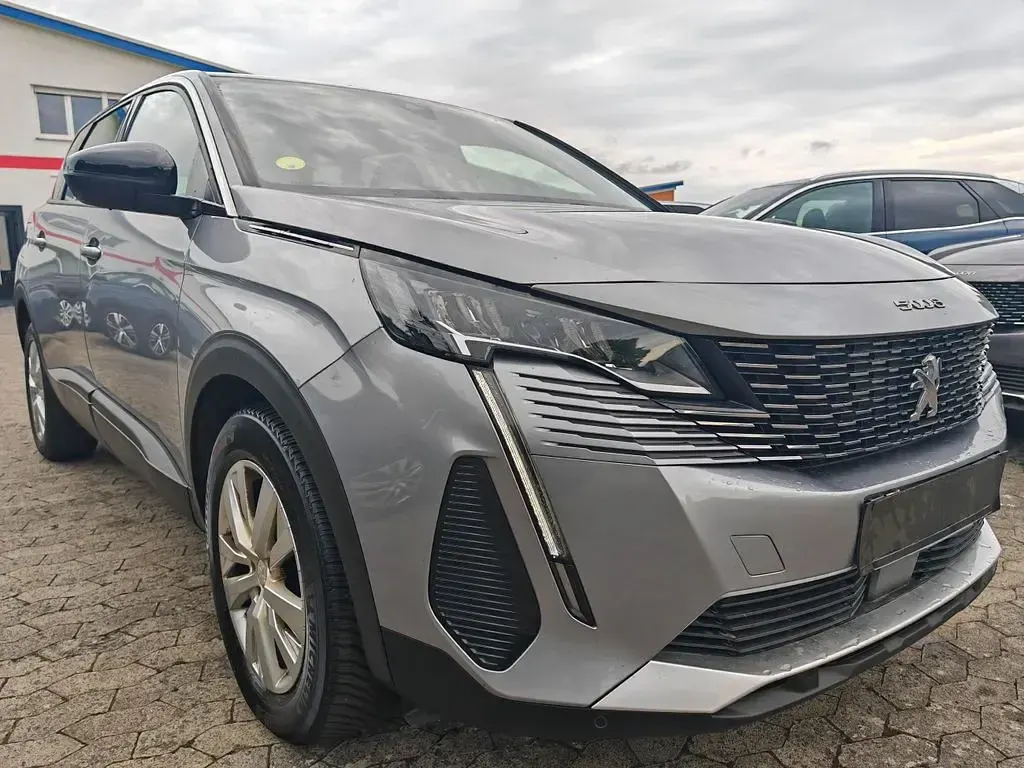 Gebraucht Peugeot 5008 131 PS (96 kW) 2022 Grau SUV