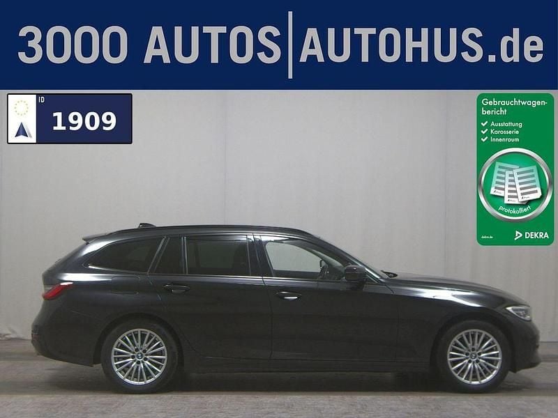 Black sapphire metallic Gebraucht 2020 BMW 318 Sport Line Kombi | 19.980 € (Guter Preis) - Bild 1/4