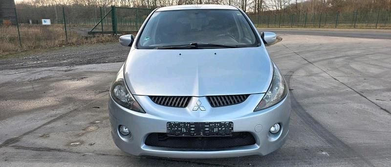 Silber Gebraucht 2006 Mitsubishi Grandis Van / Kleinbus | 3.990 € (Fairer Preis) - Bild 1/4