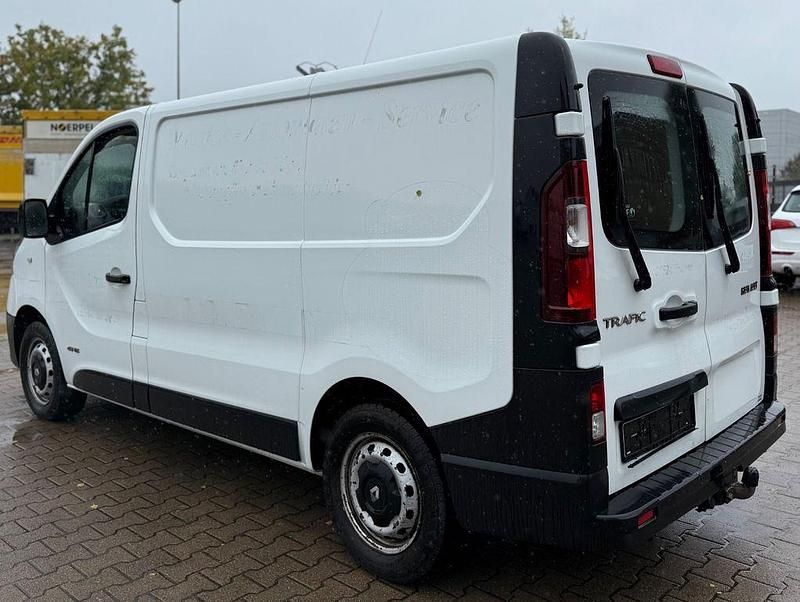 Gebraucht Renault Trafic Komfort 116 PS (85 kW) 2015 Weiß Van / Kleinbus