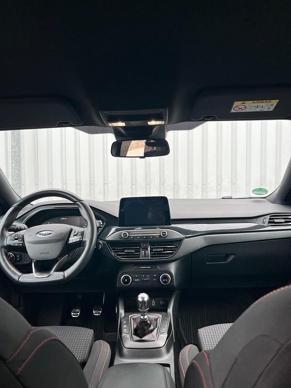 Gebraucht Ford Focus 150 PS (110 kW) 2019 Grau Kombi