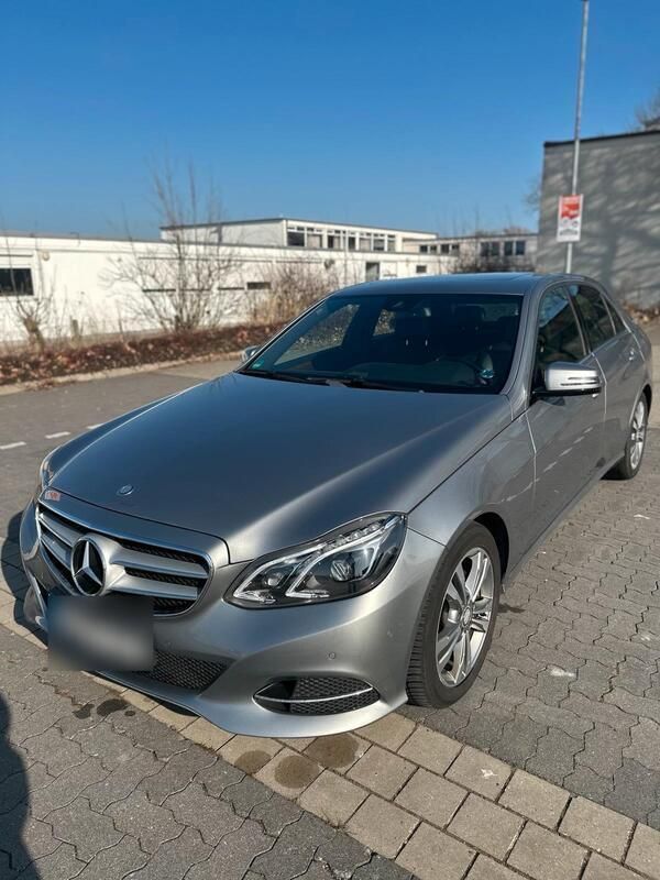 Grau Gebraucht 2014 Mercedes E200 Limousine | 15.250 € (Fairer Preis) - Bild 1/4