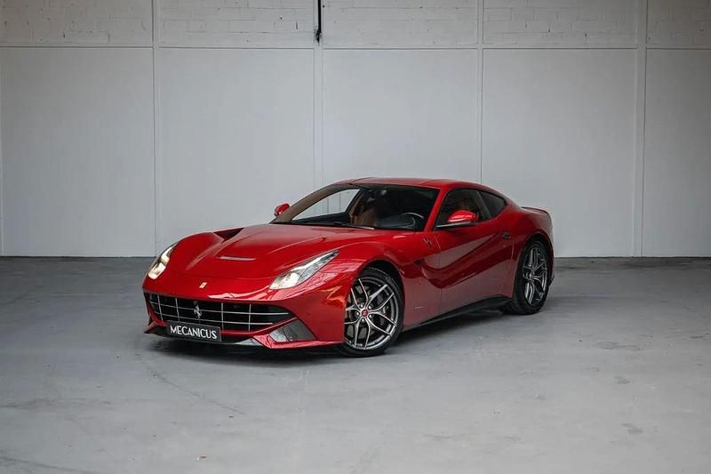 Rot Gebraucht 2013 Ferrari F12 | 284.900 € (Teuer) - Bild 1/4