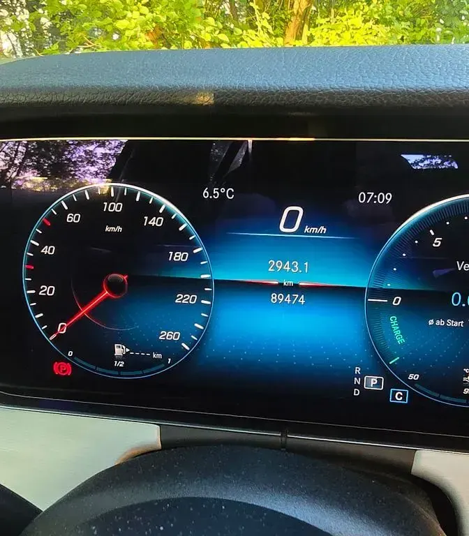 Gebraucht Mercedes E220 194 PS (142 kW) 2021 Silber Limousine