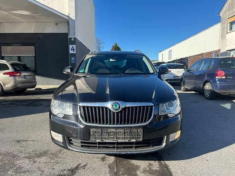 Schwarz Gebraucht 2011 Skoda Superb Elegance Kombi | 5.399 € (Superpreis) - Bild 1/4