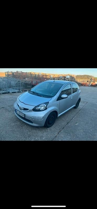 Silber Gebraucht 2006 Toyota Aygo Kleinwagen | 1.000 € (Guter Preis) - Bild 1/4
