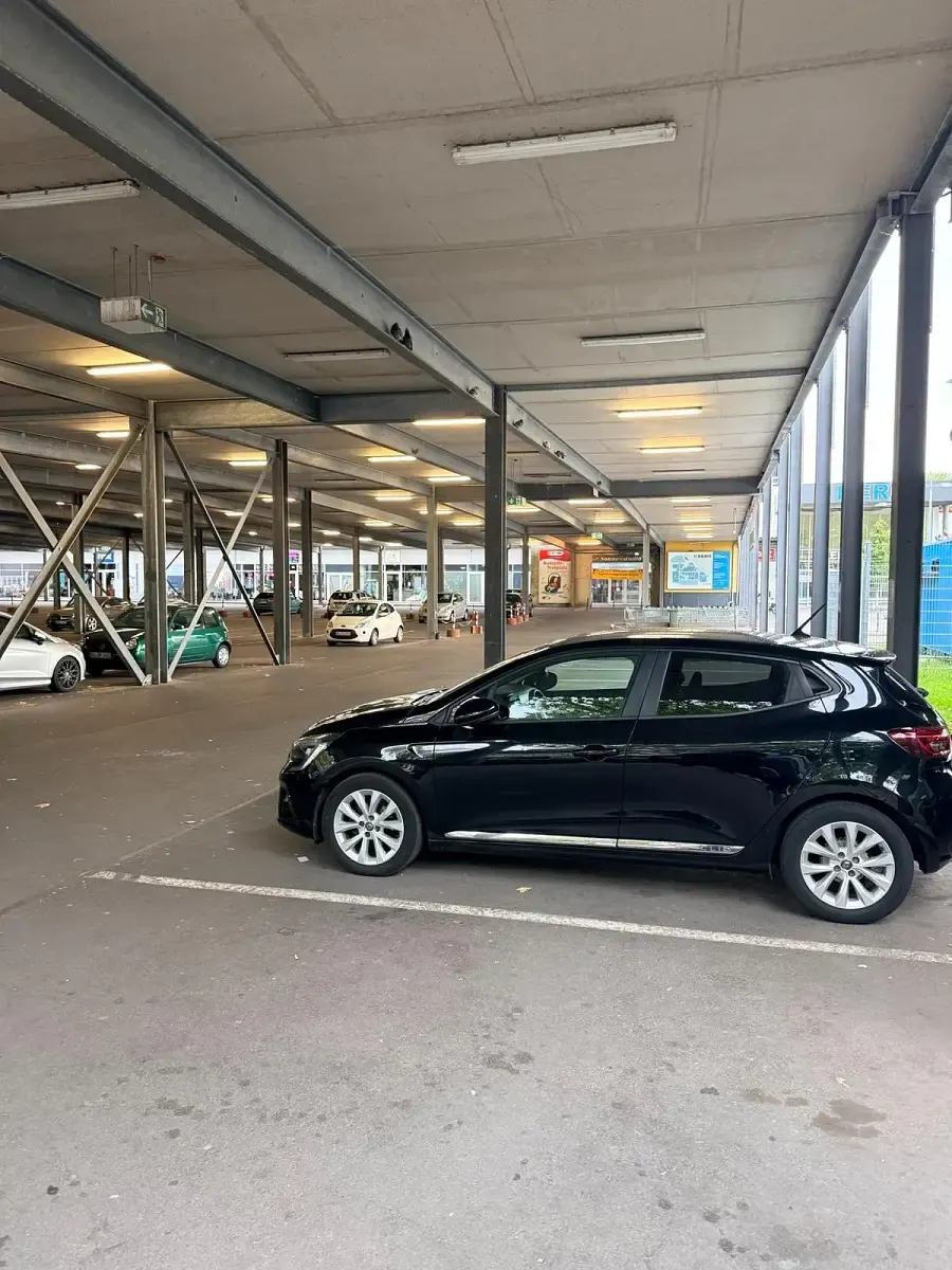 Gebraucht Renault Clio V 67 PS (49 kW) 2021 Schwarz Limousine