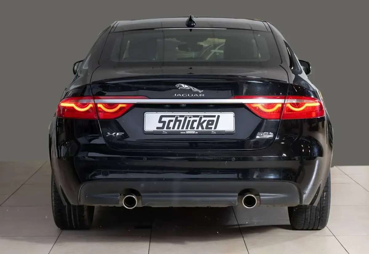 Gebraucht Jaguar XF R-Sport 300 PS (220 kW) 2018 Narvik black Limousine