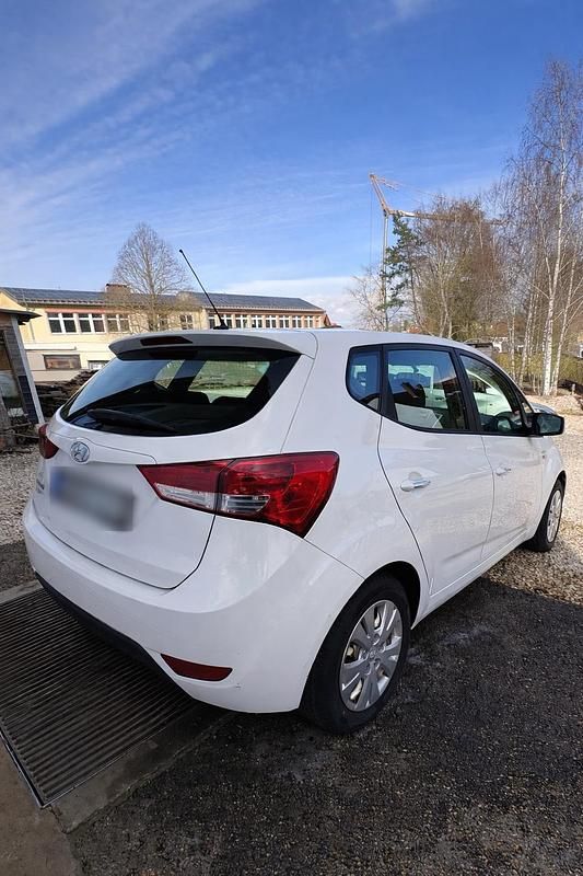 Gebraucht Hyundai ix20 90 PS (66 kW) 2013 Weiß Kleinwagen