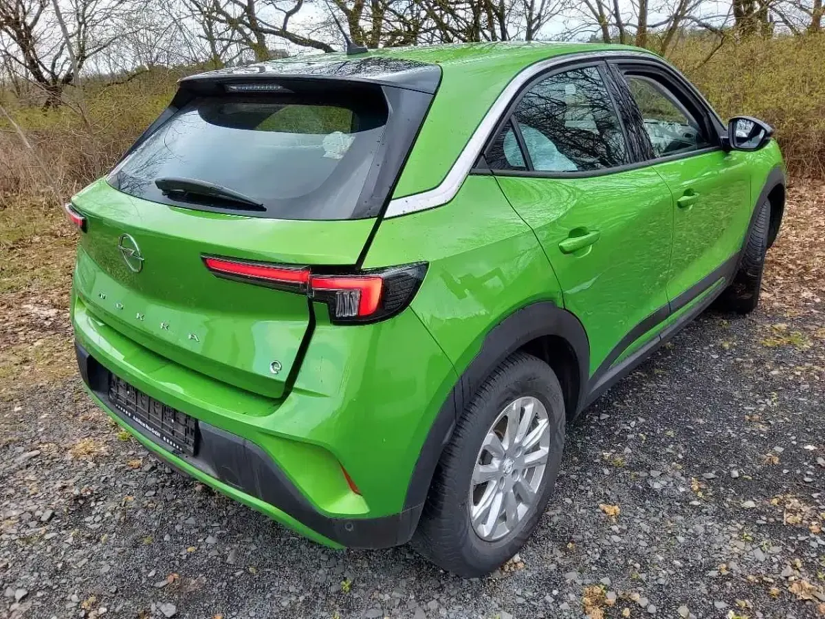 Gebraucht Opel Mokka-e Edition 100 kW (136 PS) 2023 Matcha grün metallic SUV