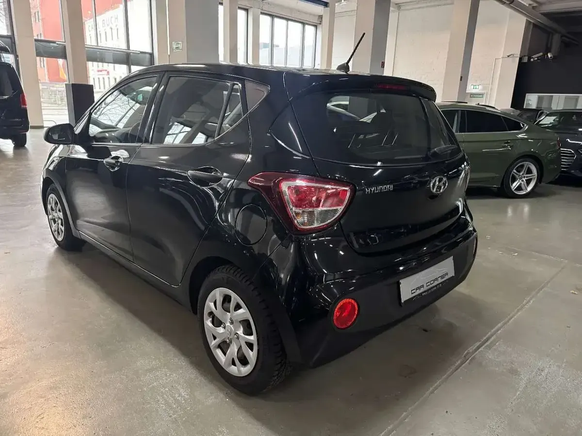 Gebraucht Hyundai i10 Classic 67 PS (49 kW) 2018 Schwarz Kleinwagen