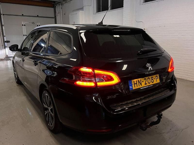 Gebraucht Peugeot 308 SW 120 PS (88 kW) 2015 Schwarz Kombi