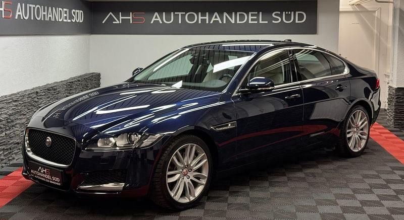 Blau Gebraucht 2017 Jaguar XF Portfolio Limousine | 19.999 € (Fairer Preis) - Bild 1/4