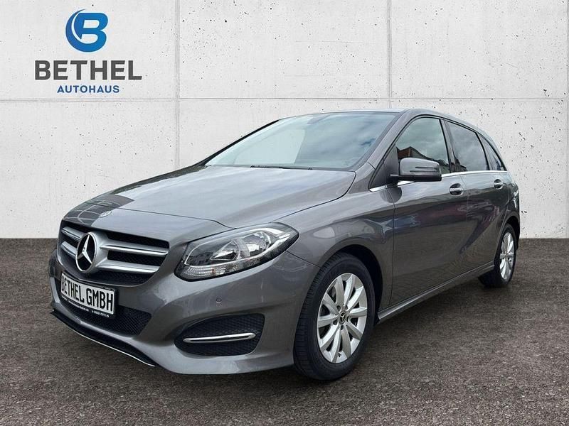 Grau Gebraucht 2018 Mercedes B180 Style Van / Kleinbus | 15.990 € (Guter Preis) - Bild 1/4
