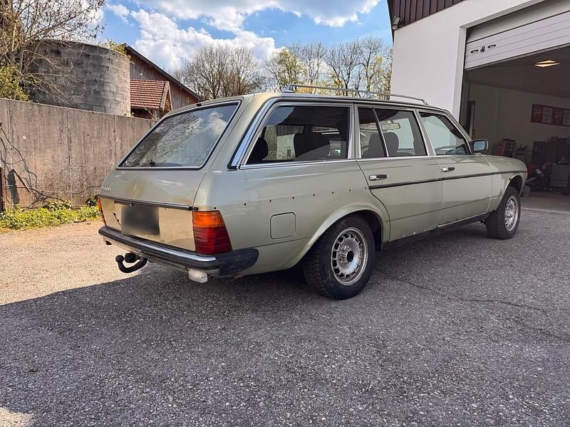 Brugt Mercedes E280 185 HK (136 kW) 1983 Andere farben Stationcar