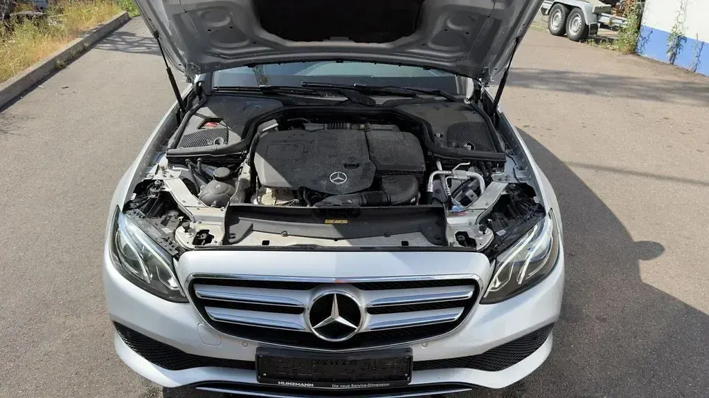Gebraucht Mercedes E220 194 PS (142 kW) 2018 Silber Limousine