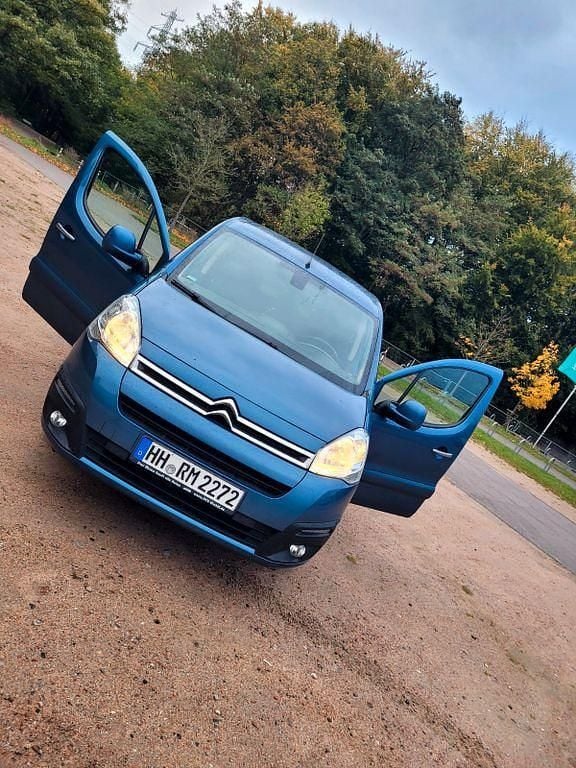 Blau Gebraucht 2017 Citroën Berlingo PureTech Van / Kleinbus | 8.499 € (Guter Preis) - Bild 1/4