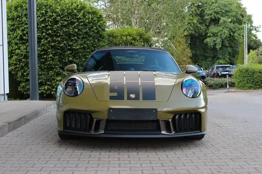 Neu Porsche 992 541 PS (397 kW) 2026 Grün Cabrio
