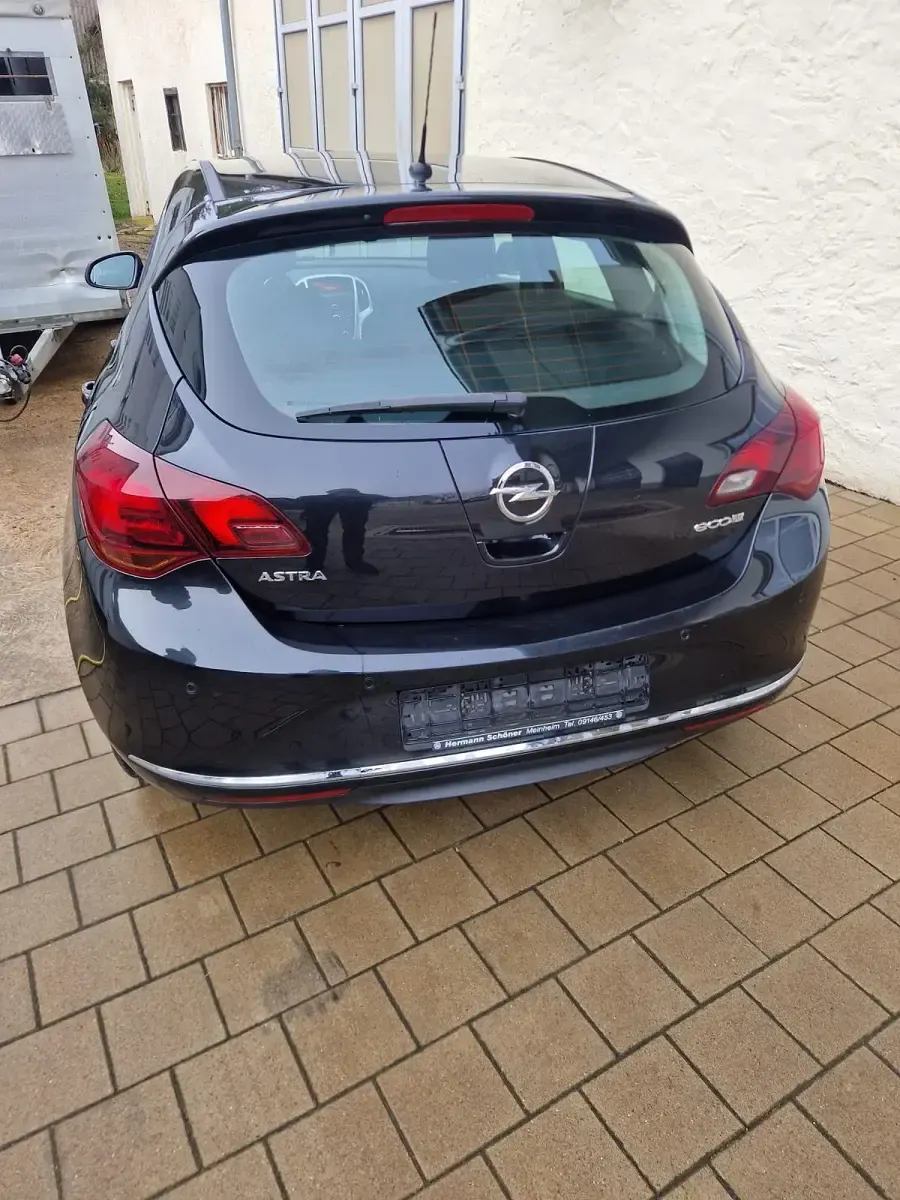 Używany Opel Astra 110 KM (80 kW) 2014 Czarny Kombi