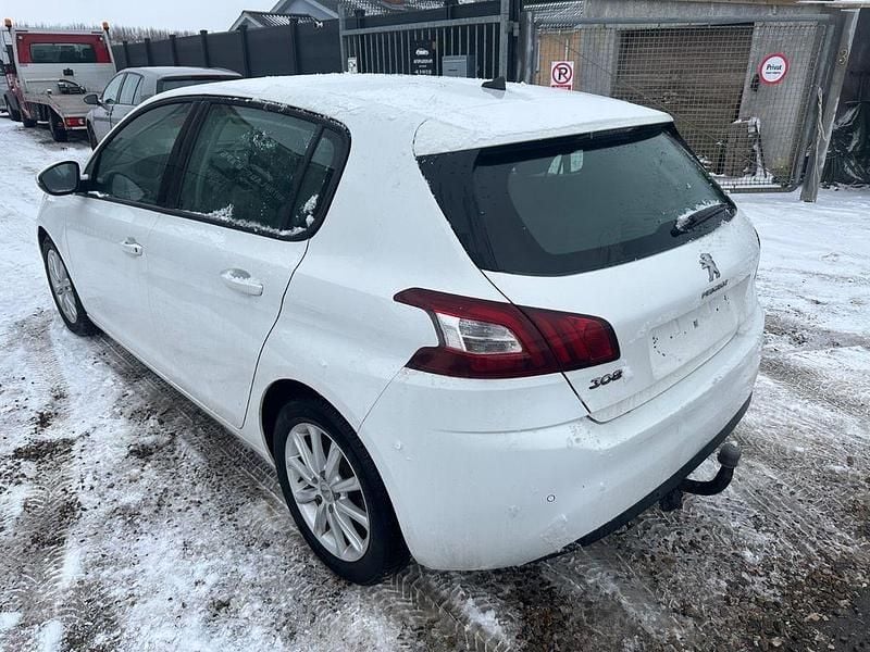 Gebraucht Peugeot 308 Active 125 PS (91 kW) 2014 Weiß Limousine