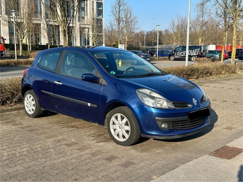 Blau Gebraucht 2005 Renault Clio II Dynamique Limousine | 1.300 € (Fairer Preis) - Bild 1/4