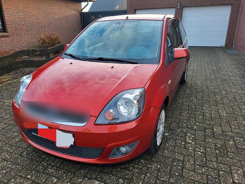 Rot Gebraucht 2007 Ford Fiesta Kleinwagen | 1.700 € (Fairer Preis) - Bild 1/4