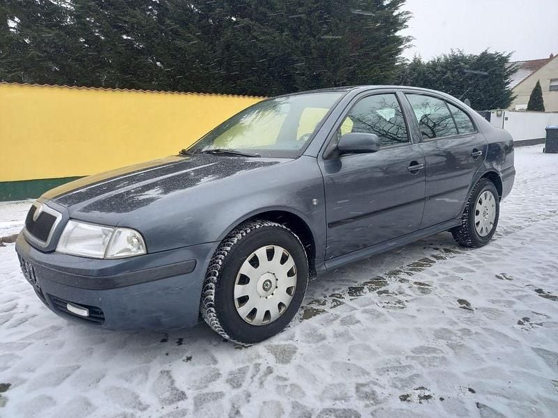 Gebraucht Skoda Octavia Tour 102 PS (75 kW) 2009 Grau Limousine