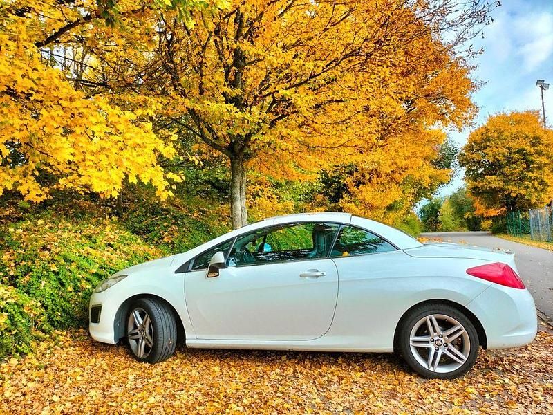 Weiß Gebraucht 2012 Peugeot 308 CC Allure Cabrio | 7.500 € (Guter Preis) - Bild 1/4