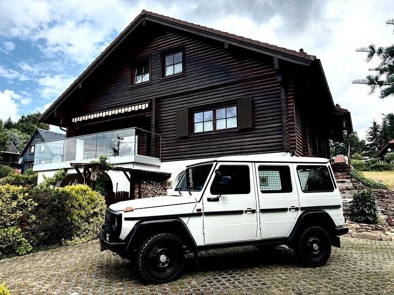 Weiß Gebraucht 2010 Mercedes G280 SUV | 49.200 € - Bild 1/4