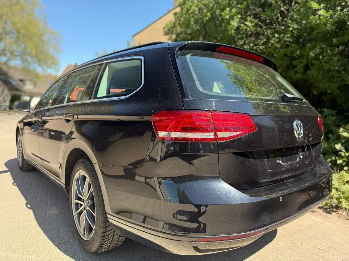 Gebraucht VW Passat Comfortline 150 PS (110 kW) 2018 Schwarz Kombi