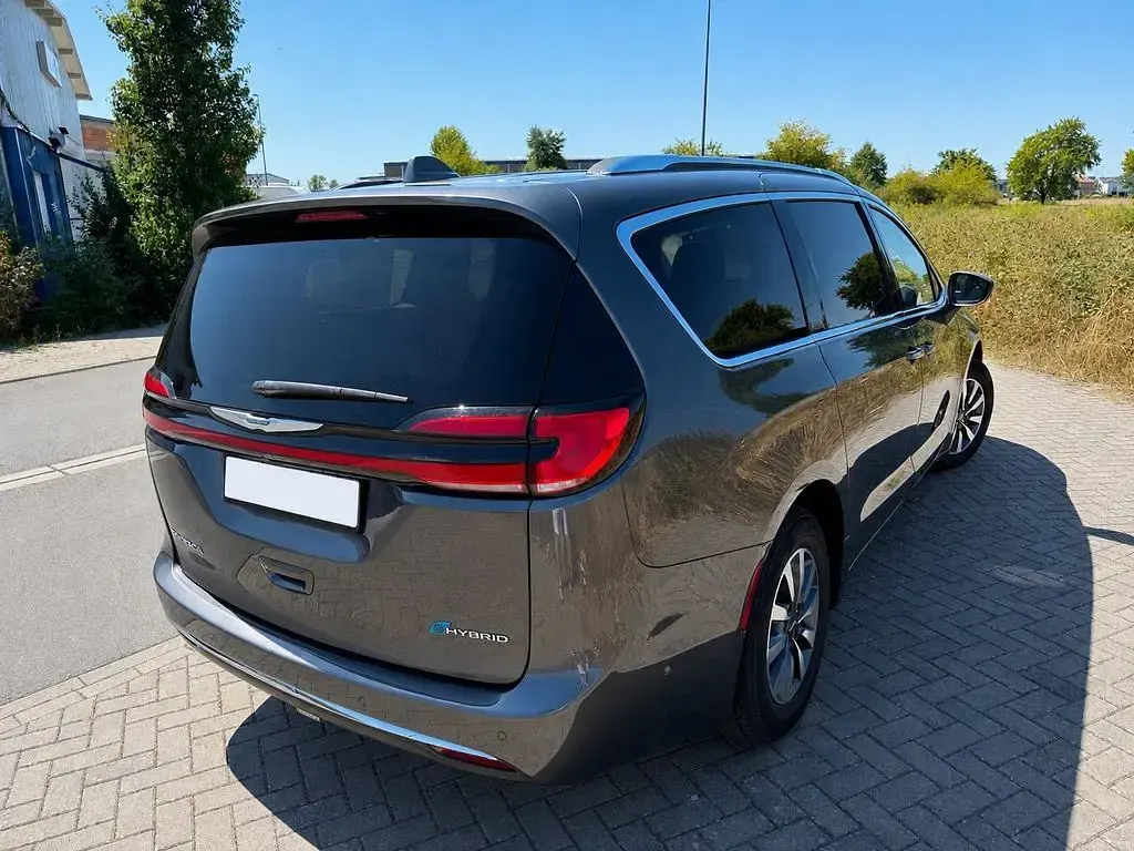 Gebraucht Chrysler Pacifica Limited 264 PS (194 kW) 2021 Grau Van