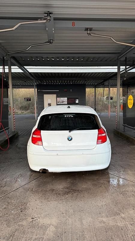 Gebraucht BMW 116 122 PS (89 kW) 2009 Weiß Kleinwagen