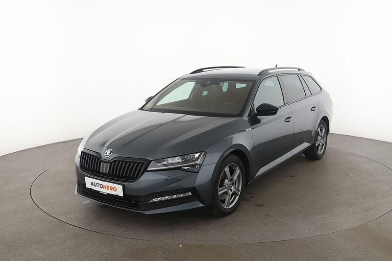 Grau Gebraucht 2020 Skoda Superb SportLine Kombi | 27.070 € (Fairer Preis) - Bild 1/3