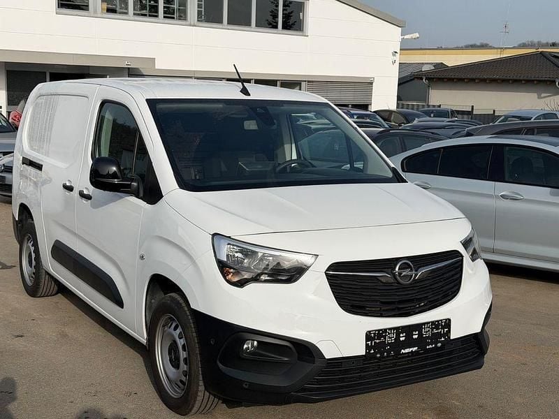 Gebraucht Opel Combo 131 PS (96 kW) 2022 Weiß Van / Kleinbus