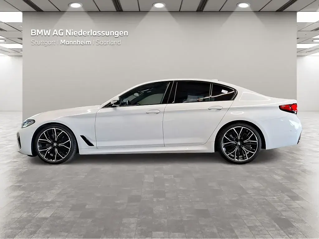 Gebraucht BMW M550 Performance 530 PS (389 kW) 2023 Weiß Limousine