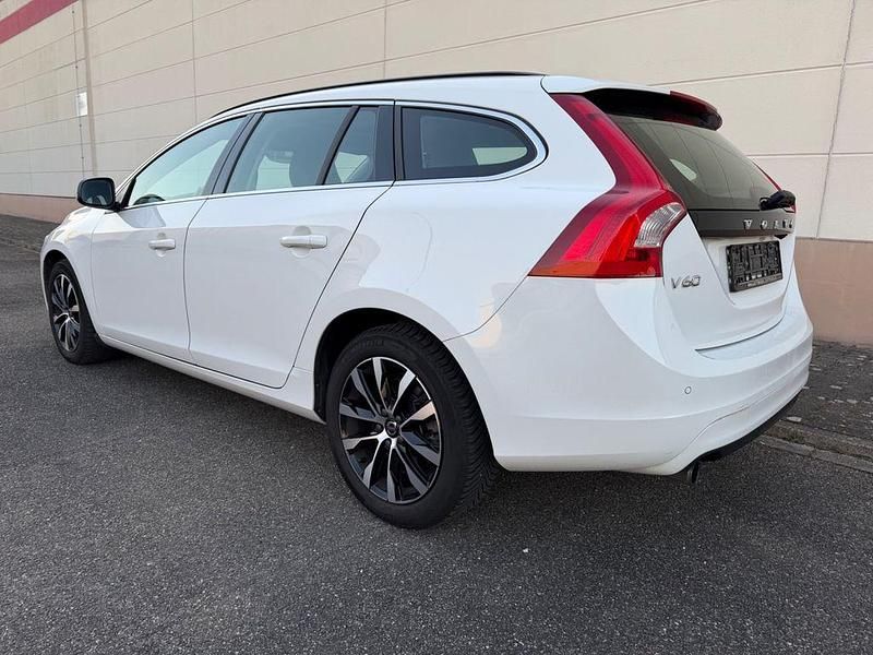 Gebraucht Volvo V60 Summum 152 PS (111 kW) 2017 Weiß Kombi