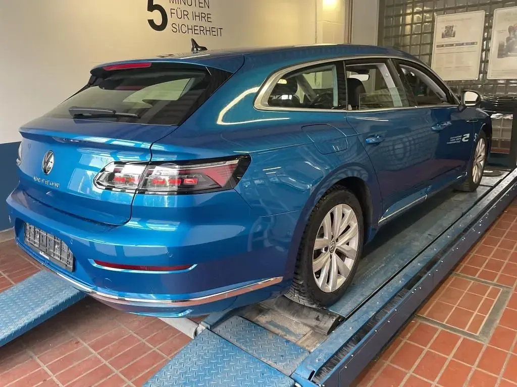 Gebraucht VW Arteon Elegance 150 PS (110 kW) 2021 Blau Limousine