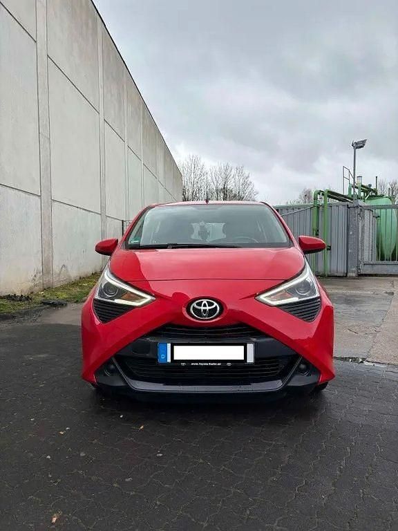 Gebraucht Toyota Aygo 72 PS (52 kW) 2021 Rot Kleinwagen
