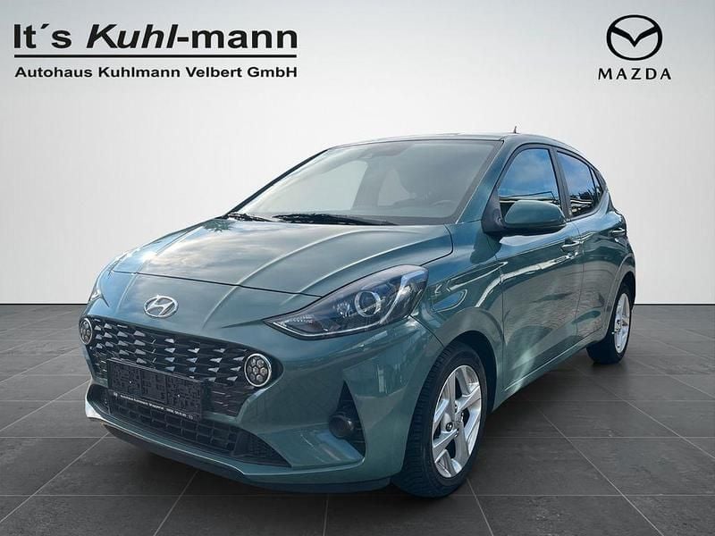 Grün Gebraucht 2022 Hyundai i10 Edition 30 Kleinwagen | 11.490 € (Guter Preis) - Bild 1/4
