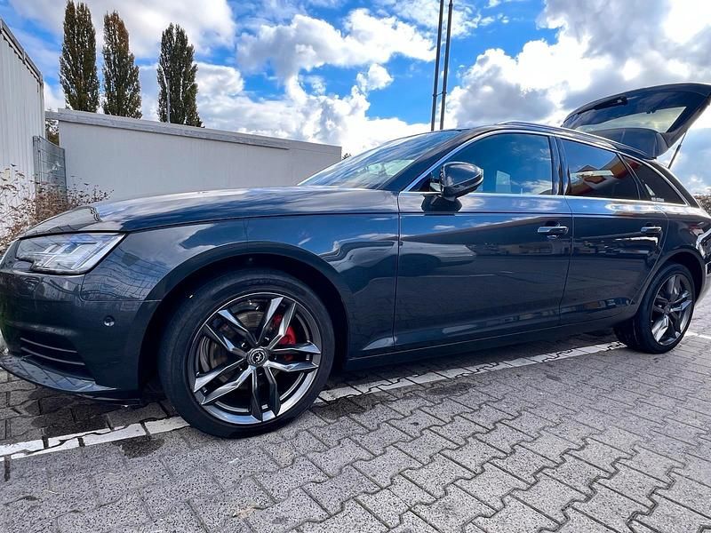 Gebraucht Audi A4 Sport 150 PS (110 kW) 2016 Grau Kombi