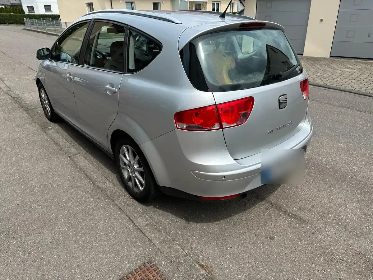 Gebraucht Seat Altea XL 106 PS (77 kW) 2011 Silber Van / Kleinbus