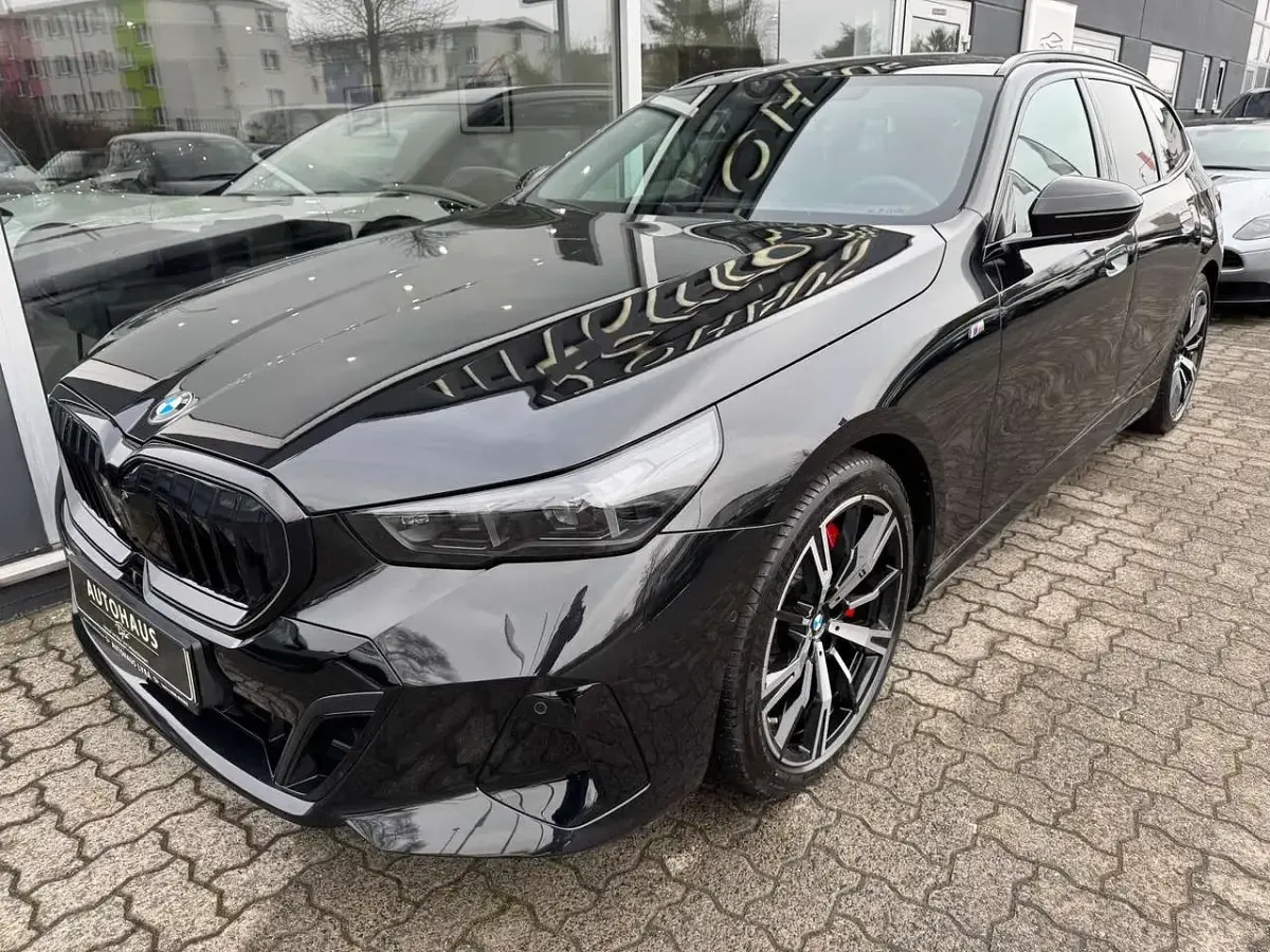 Gebraucht BMW 540 M Sport 303 PS (222 kW) 2025 Schwarz Kombi