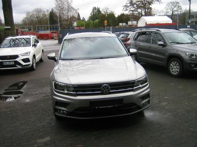 Tungsten silver metallic Gebraucht 2018 VW Tiguan SUV | 16.450 € (Fairer Preis) - Bild 1/4